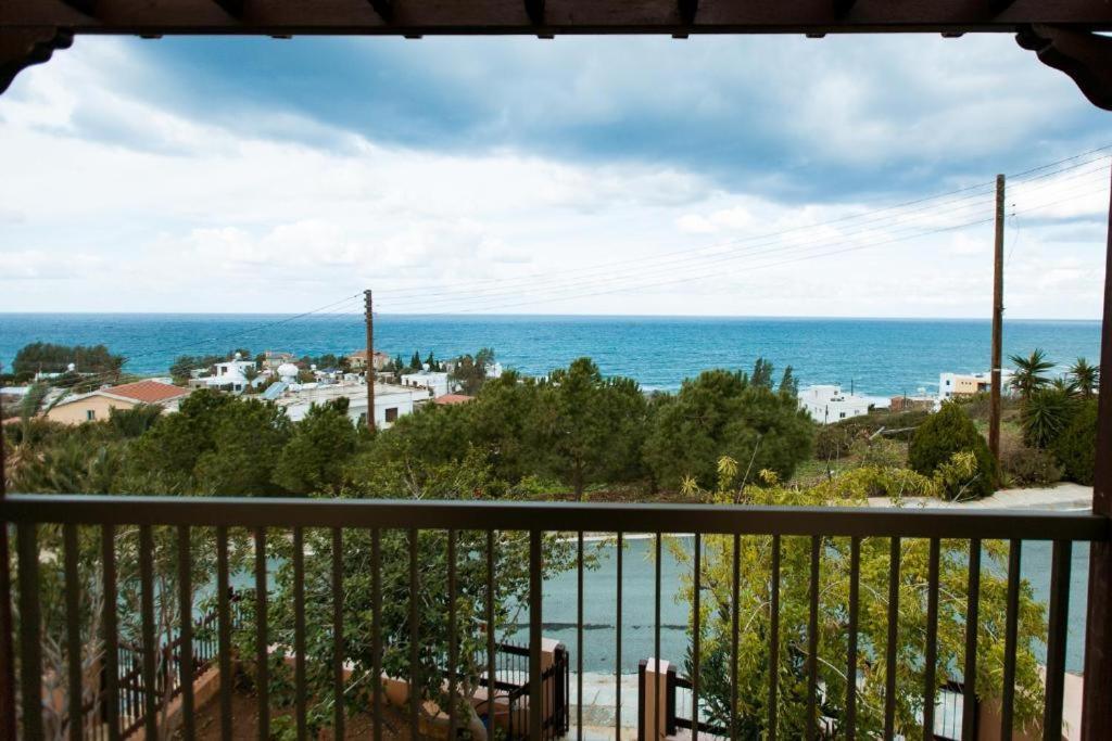 Seaclusion Vacation Villa Pomos Buitenkant foto